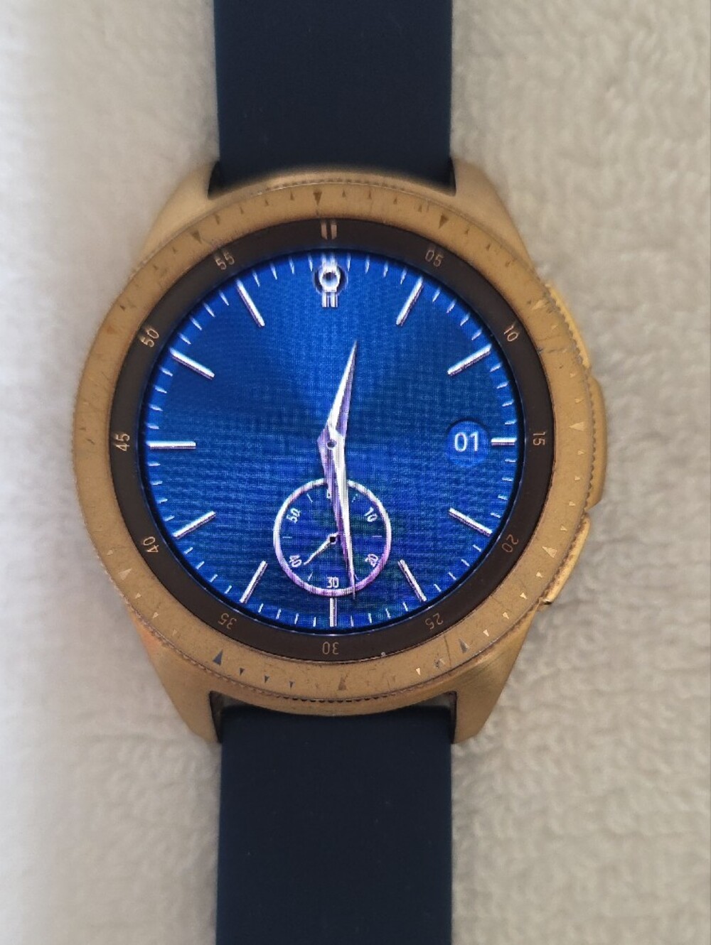 SamsungSmartwatch with Navy Band and Six Interchangeable Silicone Straps/Charger - Picture 9 of 16